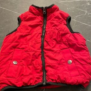 Carters Red vest 2t unisex